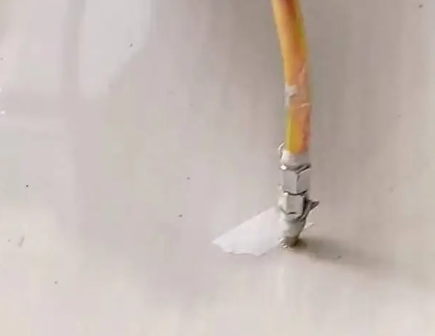 石河子瓷砖空鼓维修公司专业解答在瓷砖铺贴过程中，如果使用的砂料过粗（如全部使用了粗砂），可能会导致以下问题