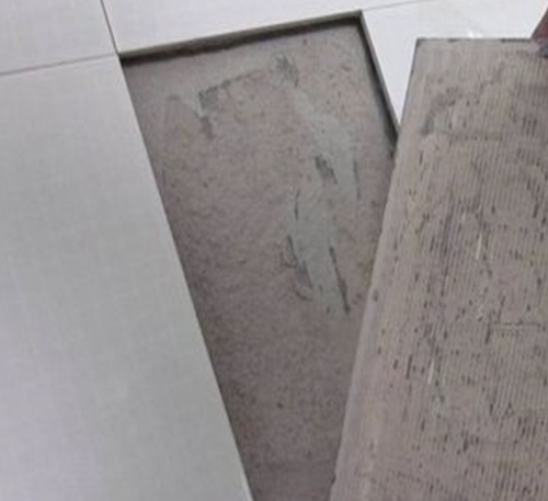 石河子瓷砖空鼓维修公司分享瓷砖铺贴时如果打浆（即涂抹在瓷砖背面和基层上的砂浆或瓷砖胶）过少，会带来以下问题